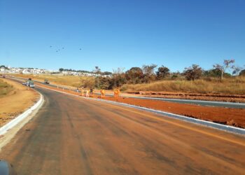 Via Dupla na região do Flor do Cerrado terá complemento com trincheira na BR-153