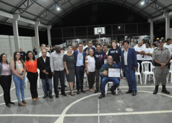 Câmara nos Bairros vai ao Colégio Professor Salvador Santos para ouvir moradores da região do Polocentro e Calixtolândia. (Foto: Ismael Vieira)