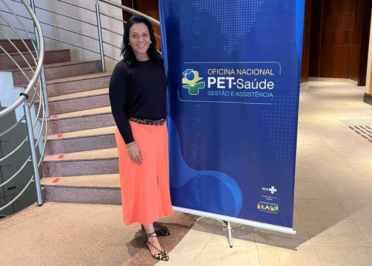 Professora Júlia Oliveira: participação importante em evento nacional