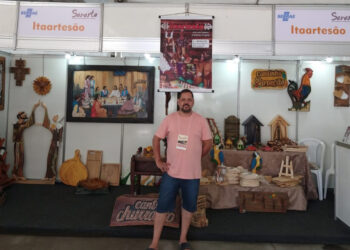 Itamar Soares gosta de trabalhar com madeira e é um dos artesões participantes,