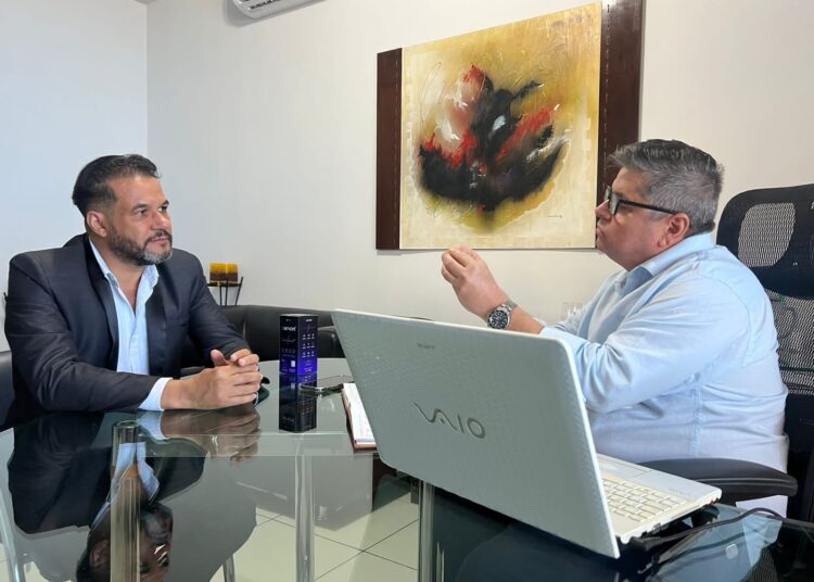 Domingos Paula, na entrevista com o jornalista Vander Lúcio: papo aberto