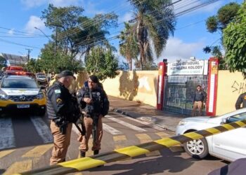Entrada da Escola Estadual Helena Kolody, em Cambé (PR); uma estudante foi morta e outro ficou ferido em um ataque a tiros realizado por ex-aluno - Silvano Brito / Tarobá News