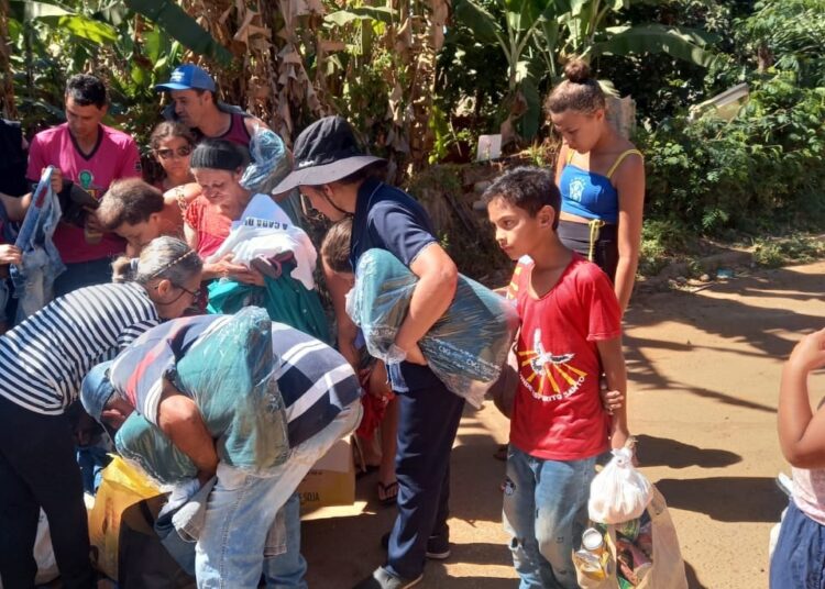 Equipe da Casa das Missões realiza, periodicamente, entrega de doações