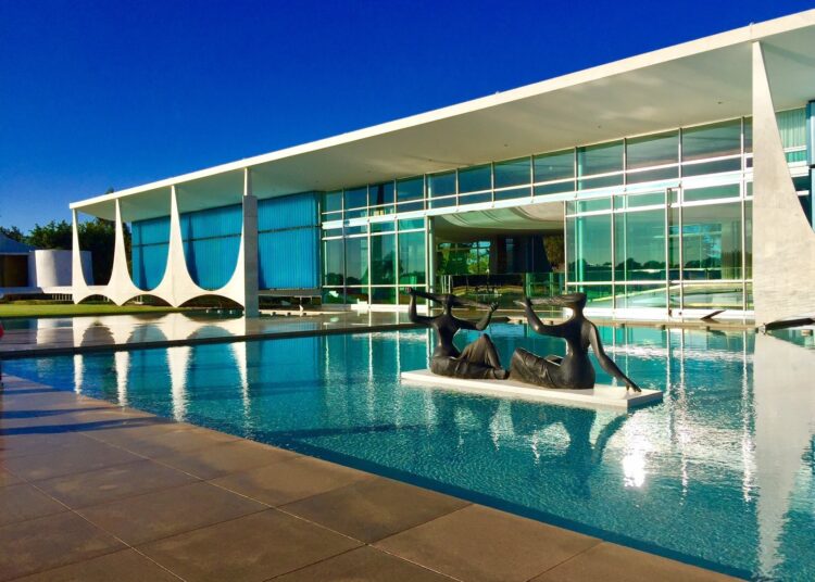 Além de ser um dos cartões postais de Brasília, o Palácio da Alvorada guarda muitas histórias