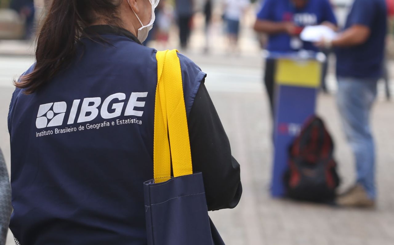 IBGE abre processo seletivo para 300 vagas em Goi s. Tem para