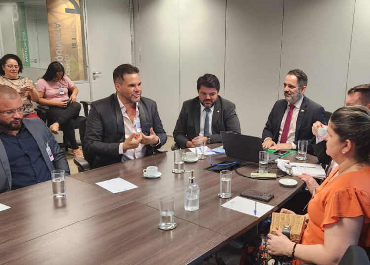 Presidente da Câmara, Domingos Paula, liderou a ida de vereadores a Brasília, na sede da ANTT