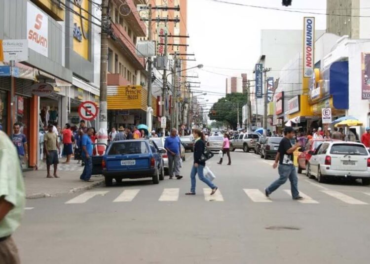 Comércio da Rua Engenheiro Portela, no Centro de Anápolis. (Foto: Claudiomir Gonçalves/Anápolis na Rede)