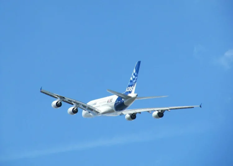 Avião comercial
