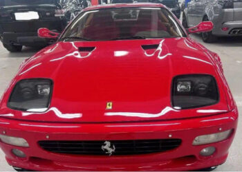A Ferrari F512M, avaliada em cerca de £ 350 mil, foi enviada para o Japão depois de ter sido roubada em 1995
© Polícia Metropolitana de Londres