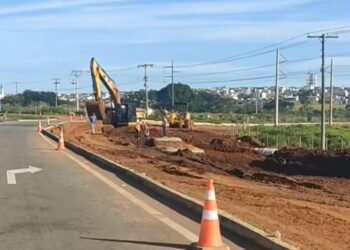 Obra do Viaduto do Recanto do Sol impulsiona contratação de dezenas trabalhadores. Imagem: Claudiomir Gonçalves/Anápolis na Rede