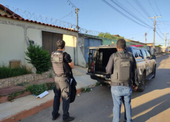 Polícia Civis durante cumprimento de mandados na Operação Alvará Criminoso/Foto: Reprodução Polícia Civil