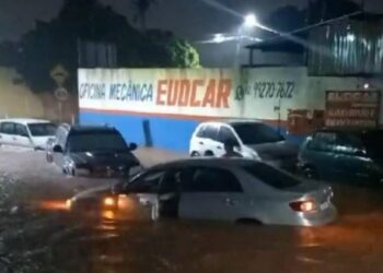 Print de vídeos capturados por moradores da cidade. (Foto: Reprodução/Captura)