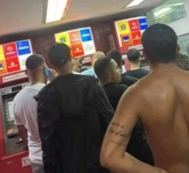 Pessoas aproveitando a falha no sistema para realizar saques. Imagem: Reprodução/X
