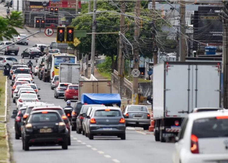 Estado de Goiás dará desconto de 8% para o motorista que pagar o IPVA em parcela única em 2025 (Foto: Economia-GO)