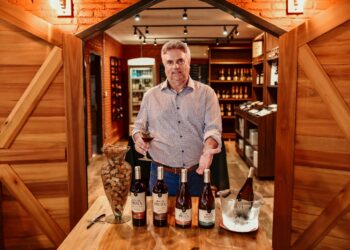 Amaury Esberard: Sua jornada na enologia e empreendedorismo inspira uma inovadora e fascinante experiência no
universo dos vinhos