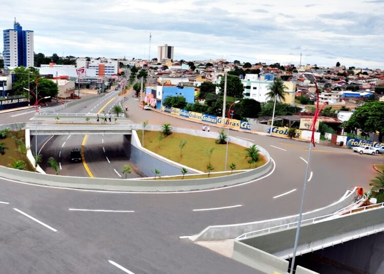 Viaduto urbano em Anápolis