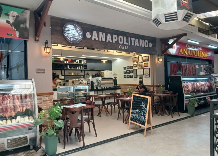 Estabelecimentos no Mercado Municipal de Anápolis. Fotos Leidiana Batista e Arquivo Pessoal