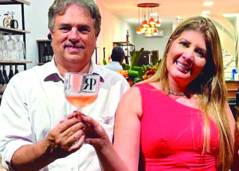 Casal Amaury e Micheli Esberard recebeu amigos e convidados especiais para inauguração de mais um empreendimento da Global Alimentos