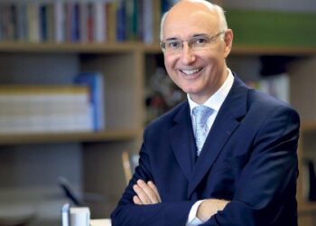 Ives Gandra Martins, renomado jurista e ministro do TST desde 1999, construiu uma sólida carreira acadêmica e jurídica. Imagem: Reprodução