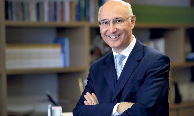 Ives Gandra Martins, renomado jurista e ministro do TST desde 1999, construiu uma sólida carreira acadêmica e jurídica. Imagem: Reprodução