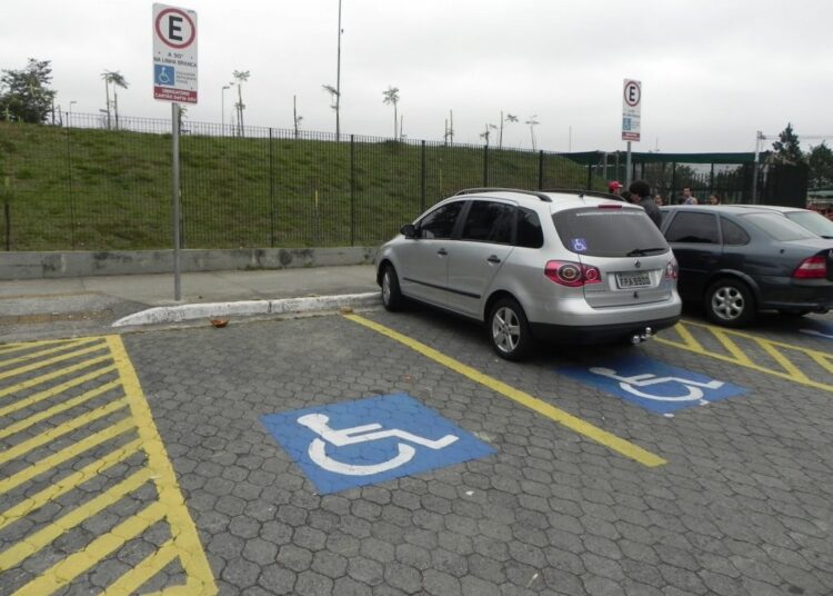 O Código de Trânsito Brasileiro prevê uma multa para essa infração, além de sete pontos na Carteira Nacional de Habilitação (CNH). Imagem: Reprodução