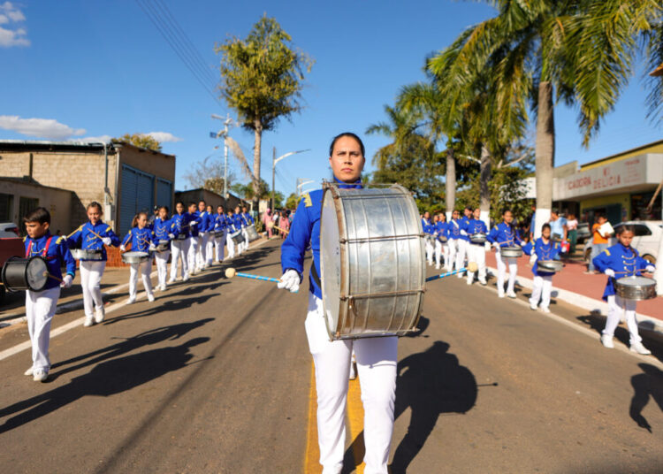 Apresentação de fanfarras encanta o público durante evento cultural.
📷 Imagem: Reprodução