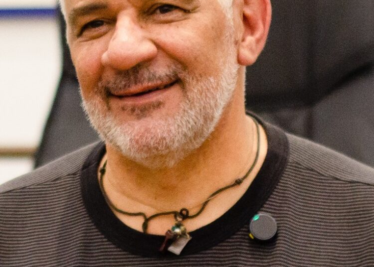 Orisvaldo Pires é um renomado jornalista e comunicador social, com vasta experiência na área de comunicação. Imagem: Arquivo