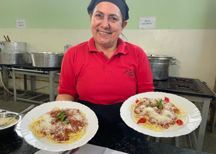 Chef de cozinha e responsável pelo Cantina da Nonna, Vânia Alves. Imagem: Divulgação