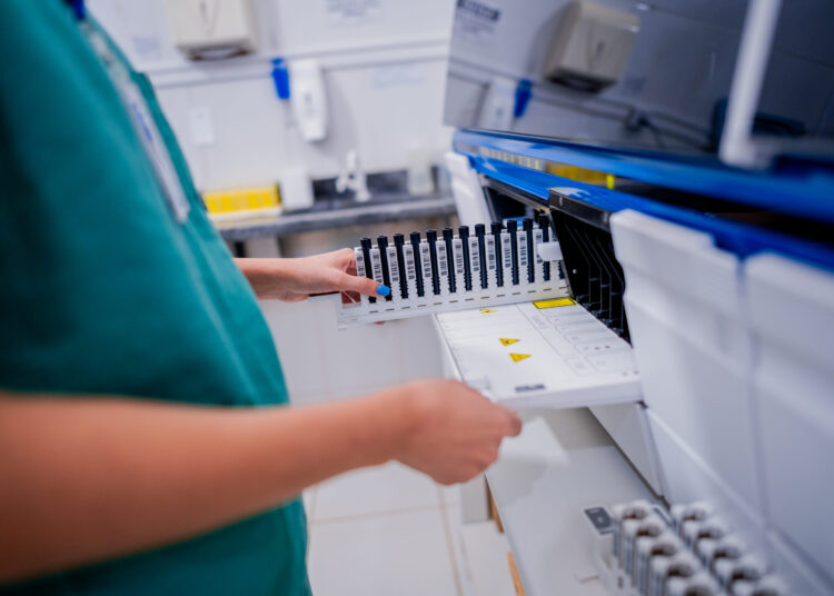 LACEMA volta a compor a estrutura do SUS em Anápolis com a missão de otimizar recursos e descentralizar os serviços laboratoriais. Imagem: Paulo de Tarso