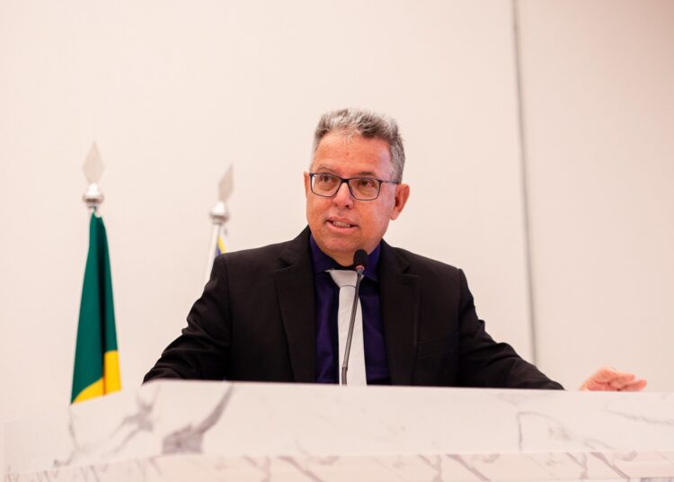 Vereador Divino Santa Cruz