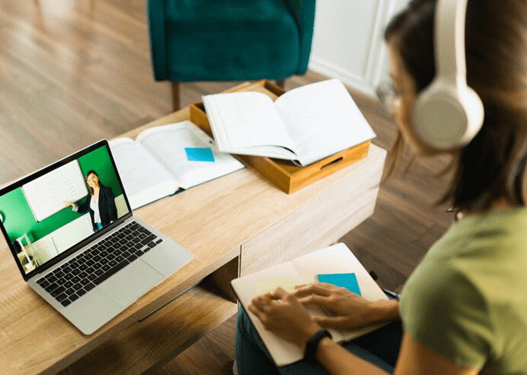 MEC proíbe EAD em Direito e outras 4 graduações. Imagem: Reprodução