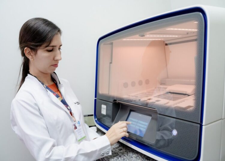 Tecnologia é aliado importante na luta contra o câncer em mulheres. Imagem: Reprodução