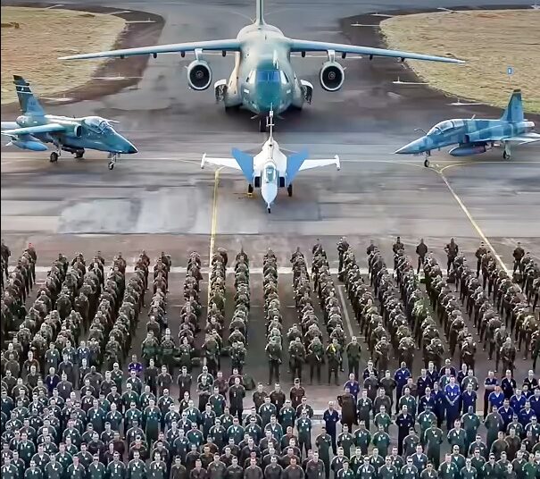 Operação na BAAN mobiliza um grande contingente e aparato militar. Imagem: Reprodução