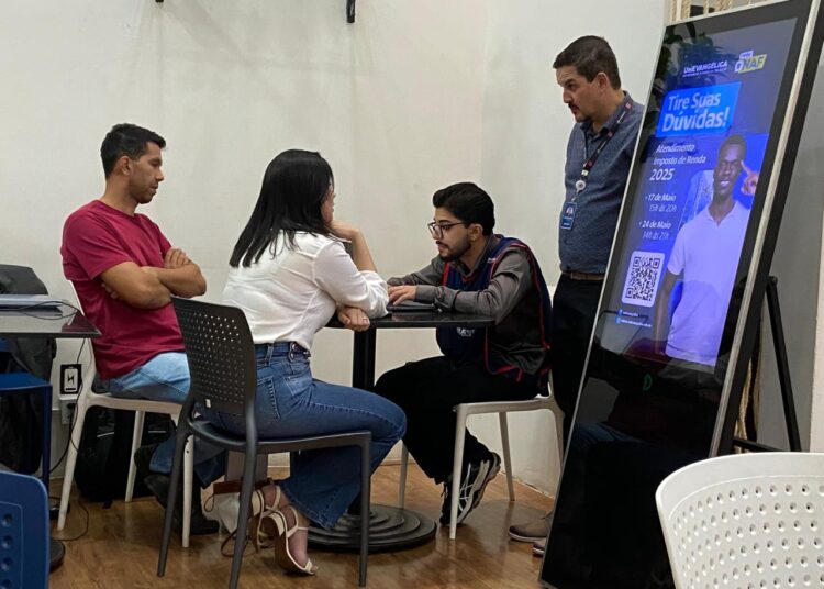 No dia 24 de maio, o NAF, em parceria com a Receita Federal, oferece orientação gratuita sobre a Declaração do Imposto de Renda no Brasil Park Shopping. Imagem: Divulgação