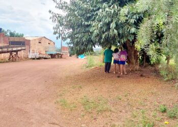 Pesquisa revela que os moradores dependem da cidade vizinha para serviços essenciais, devido à falta de infraestrutura do município responsável. Imagem: Reprodução