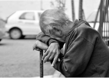 A medida também institui um formulário específico para registrar casos de violações, reforçando a proteção desse público, especialmente aos maiores de 80 anos. Imagem: Reprodução