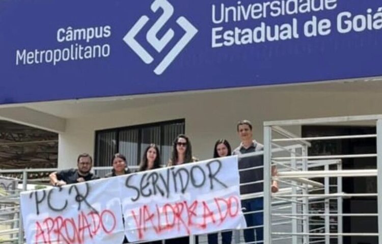 Servidores da UEG estão em greve desde quinta-feira, 9 (Foto: Divulgação/Astueg)