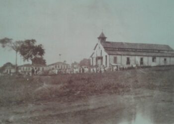 Largo de Santana, com a igreja em destaque. Imagem: Arquivo/Contexto
