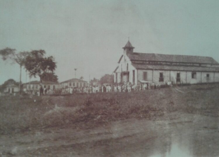 Largo de Santana, com a igreja em destaque. Imagem: Arquivo/Contexto