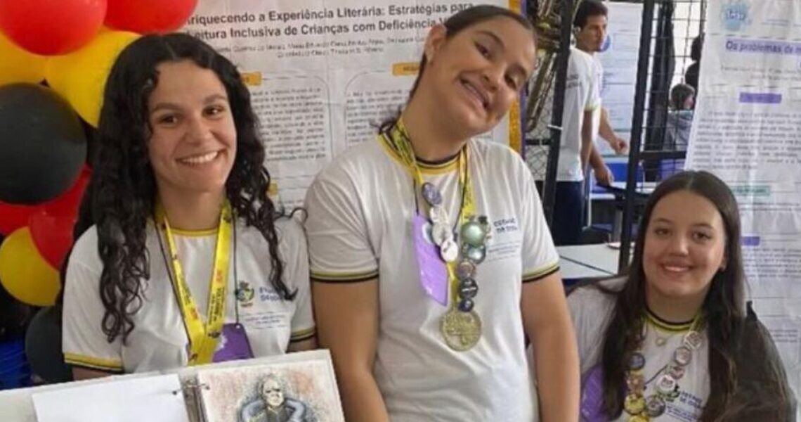 Três alunas do Cepi, em Anápolis, se destacaram em desafio de educação e tecnologia por originalidade, impacto social e inclusão. Imagem: Divulgação/Seduc