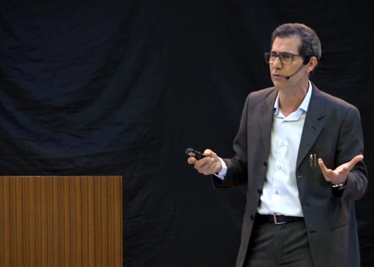 Médico e pesquisador Edson Tadeu de MendonçaImagem: Divulgação
