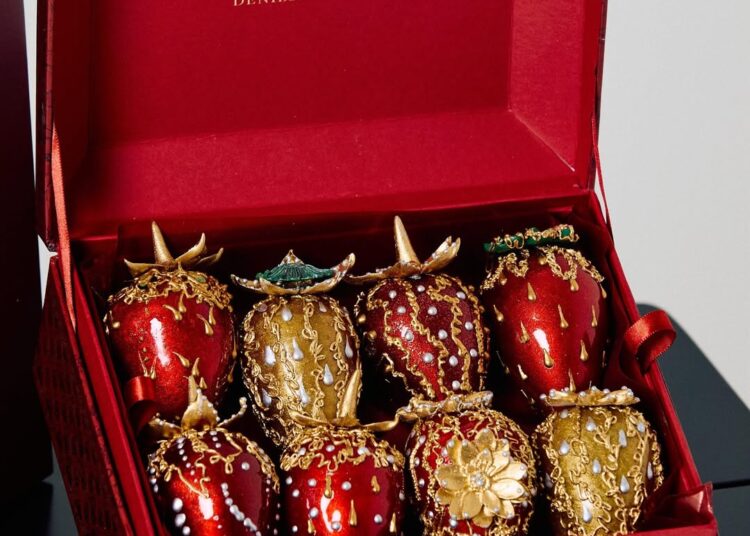 Caixas de morango do amor vendidas por mais de dois mil reais (Foto: Reprodução/Instagram)
