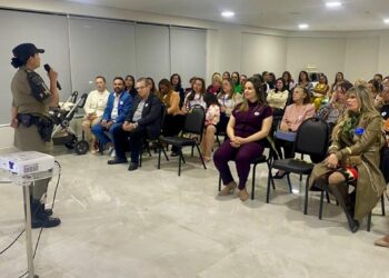 O evento contou com representantes do Centro de Referência de Atendimento à Mulher (CRAM), fortalecendo a rede de proteção.