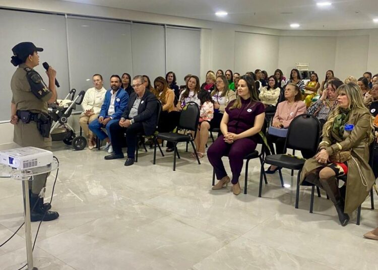 O evento contou com representantes do Centro de Referência de Atendimento à Mulher (CRAM), fortalecendo a rede de proteção.