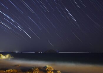 Melhor horário para ver as Perseidas: conforme a NASA, seu pico ocorre entre às 3h - 5h da manhã – Foto: Canva