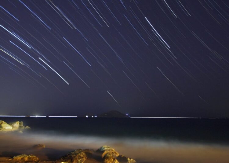 Melhor horário para ver as Perseidas: conforme a NASA, seu pico ocorre entre às 3h - 5h da manhã – Foto: Canva
