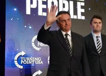 Bolsonaro participou de evento com Charlie Kirk em fevereiro de 2023. — Foto: Getty Images via BBC