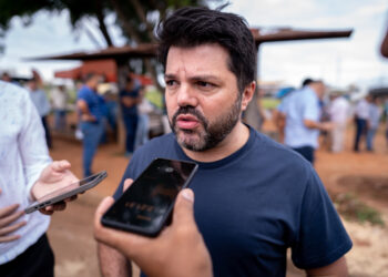 O prefeito Márcio Corrêa voltou a cobrar a responsabilidade da Equatorial Goiás pela tragédia que vitimou João Victor, de 10 anos. Foto: Paulo de Tarso