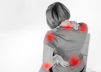 A fibromialgia é uma doença crônica que provoca dores generalizadas, fadiga, distúrbios do sono, depressão e outras alterações físicas e emocionais. Imagem: Reprodução/Internet