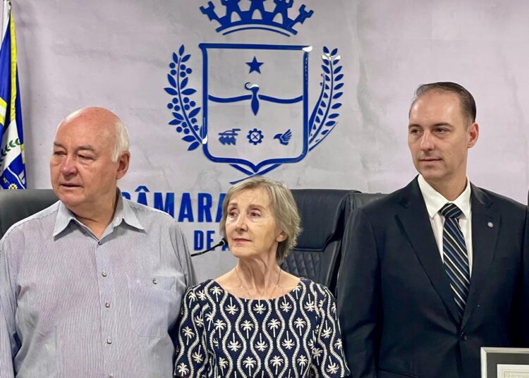 Everaldo Júnior, ao lado dos pais, o cardiologista Dr. Everaldo Fiatkoski e Dona Bozena Fiatkoska.